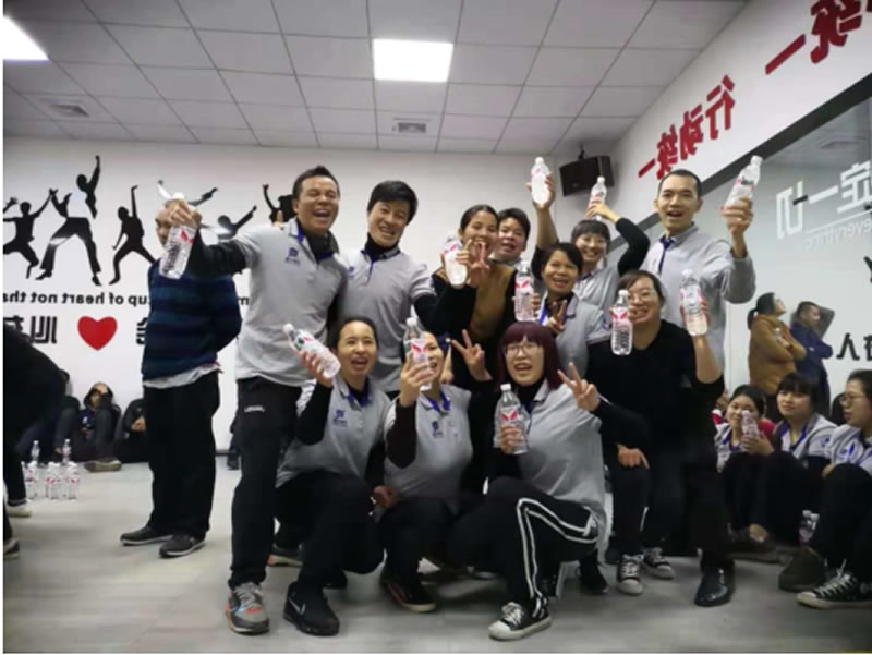 团结协作享受成功的喜悦